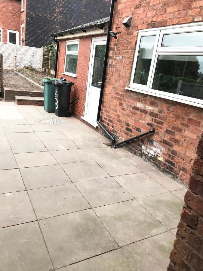 Villa Air Host Walsall Exterior foto